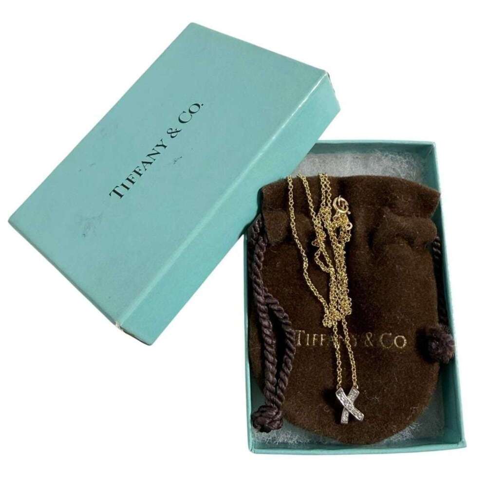 Tiffany & Co. Kiss pendant necklace, 18K gold, platinum, diamonds. - Picture 10 of 10